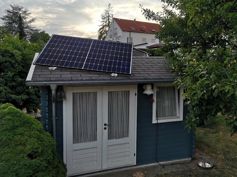 Solarpanel auf Gartenhaus